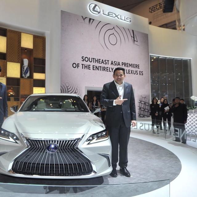 Kemasan Premium Lexus Es Ada Di Giias 2018 Otomotif Liputan6 Com