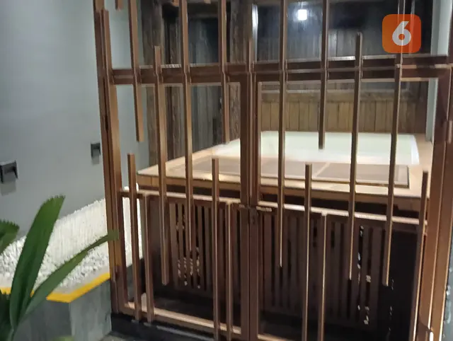 Fasilitas ice bath yang bersebelahan dengan sauna di Mercure Jakarta Grogol. (dok. Liputan6.com/Dinny Mutiah)