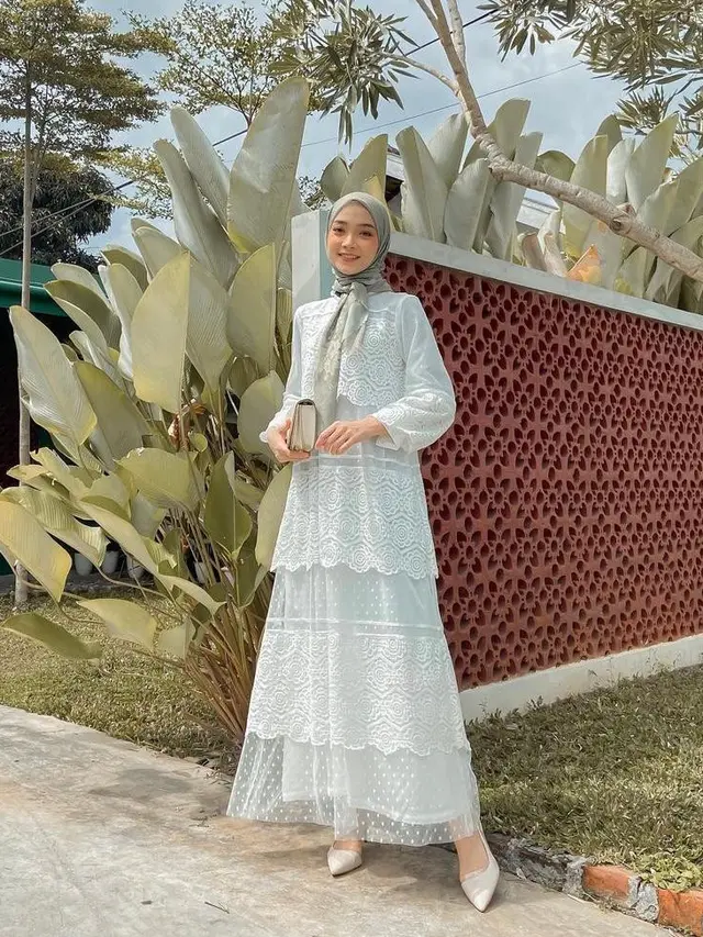 10 Ide Model Baju Gamis Lebaran yang Kekinian ala Seleb, Dinda Hauw hingga Tya Ariestya