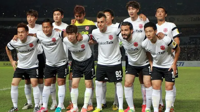 Lee Kwang Soo bersama tim Korea di Asian Dream Cup 2014. (Agus Apriyanto/KapanLagi.com)