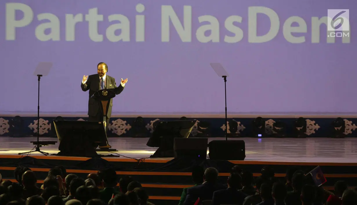 Ketum Partai Nasdem, Surya Paloh memberi pidato saat Rapat Kerja Nasional (Rakernas) IV Partai Nasdem di JIExpo Kemayoran, Jakarta Pusat, Rabu (15/11). Acara ini juga sekaligus sebagai peringatan HUT ke-6 Partai Nasdem. (Liputan6.com/Faizal Fanani)