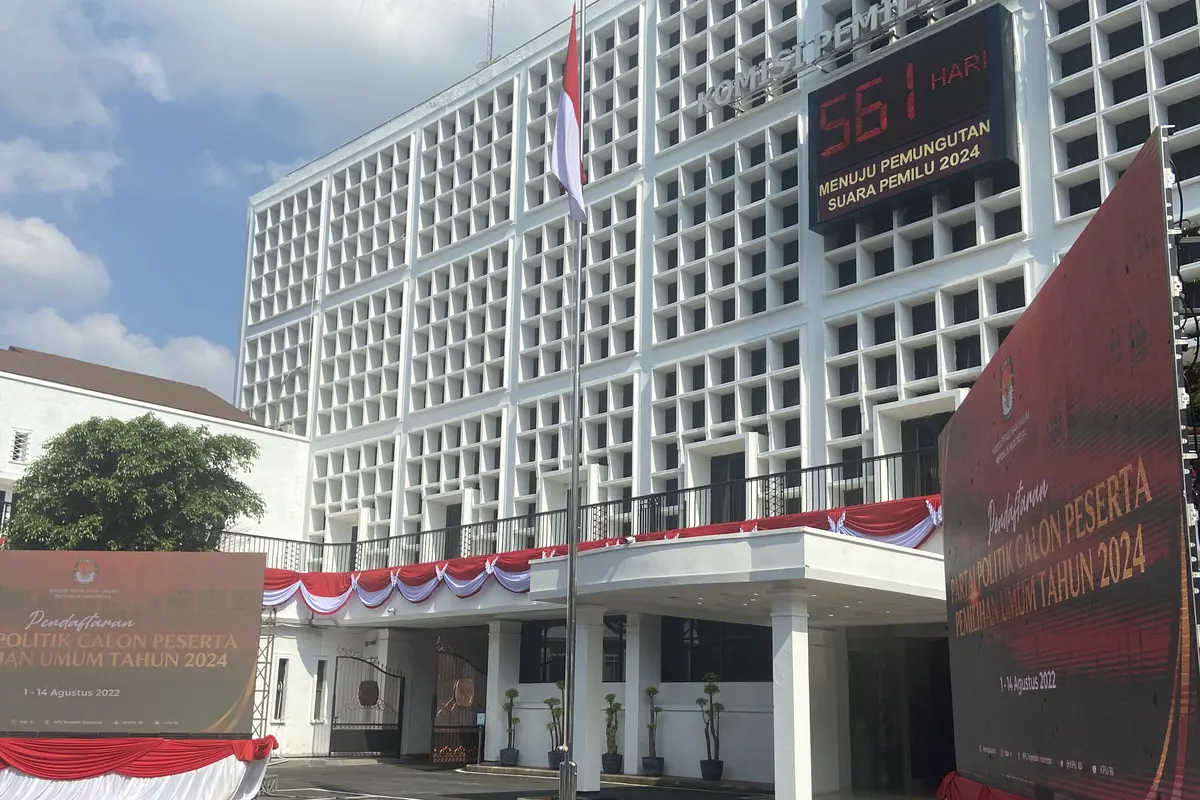 Komisioner Komisi Pemilihan Umum (KPU) Idham Holik memastikan, pembukaan pendaftaran calon presiden (capres) dan calon wakil presiden (cawapres) Pemilihan Presiden atau Pilpres 2024 akan dilangsungkan besok, Kamis 19 Oktober 2023.