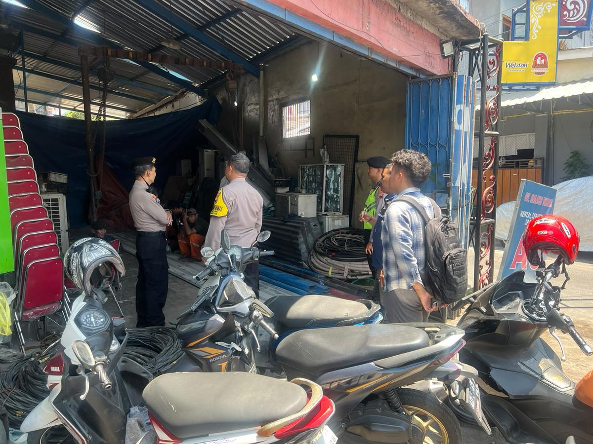TKP pekerja bangunan di Solo tertimpa tembok. (merdeka.com/istimewa).