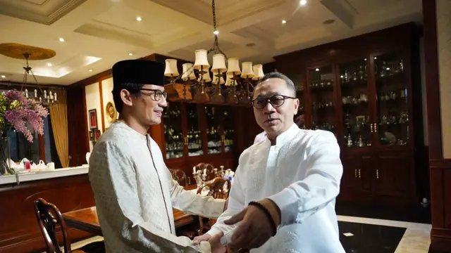 Ketua Umum PAN Zulkifli Hasan saat bertemu Sandiaga Uno