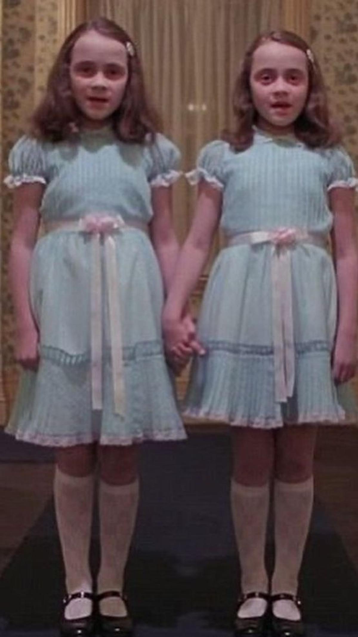 Inilah sosok Si kembar dari keluarga Grady di film The Shining. Tokoh ini diperankan oleh Lisa dan Louise Burns.&nbsp;