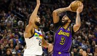 Anthony Davis (no 3) memimpin Lakers mempermalukan Timberwolves pada lanjutan NBA 2022/2023. (AFP)
