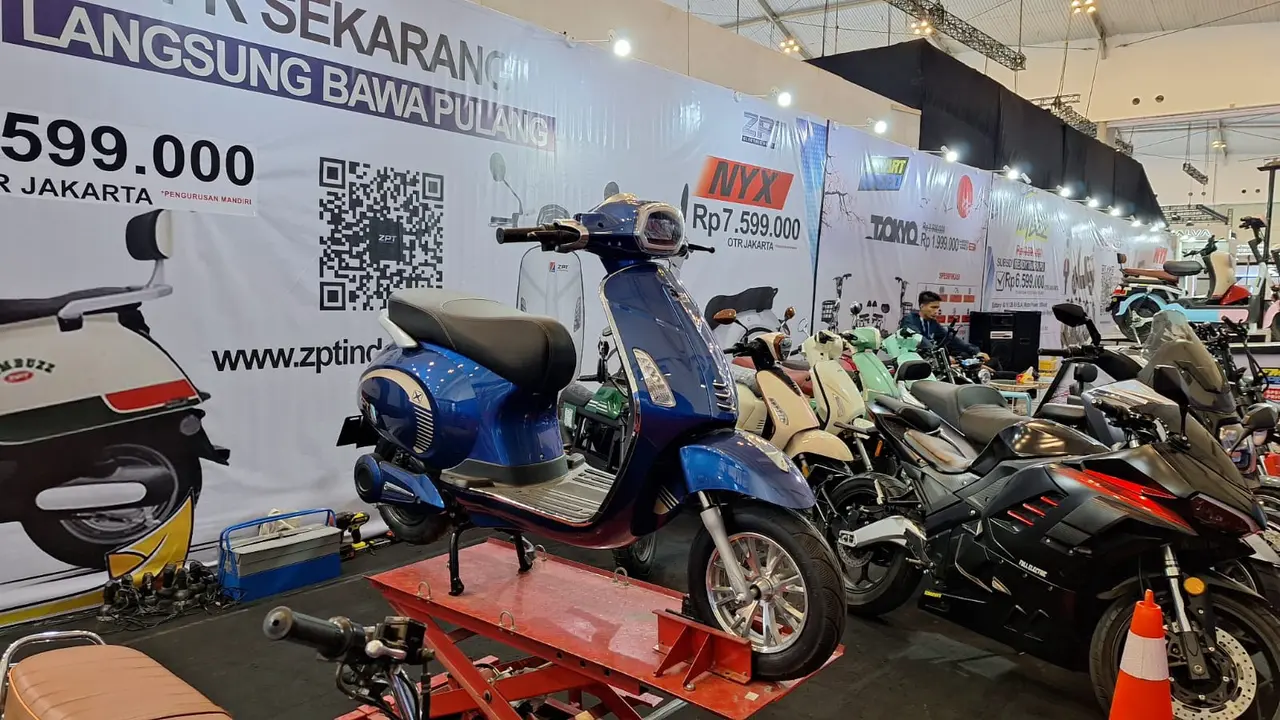 Berburu Motor Listrik Rp 6 Jutaan di GJAW 2024 (Arief A/Liputan6.com)