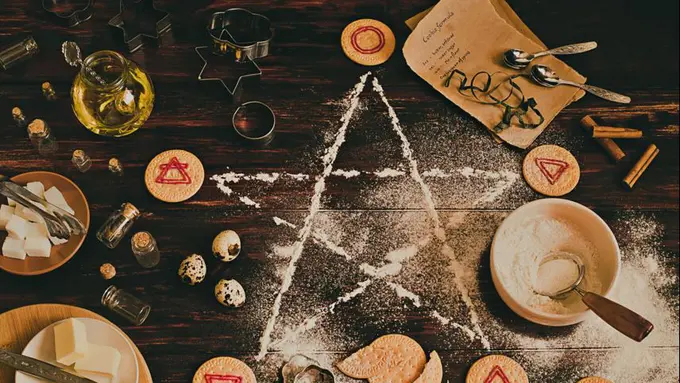 Menikmati Indahnya Galaksi Lewat 10 Komposisi Makanan Ini