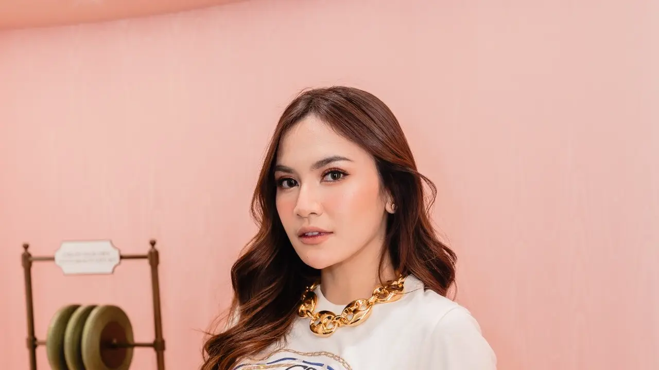 6 Gaya Mahalini Hadiri Acara Luxury Beauty Brands Jelang Menikah, Aura Calon Pengantin Semakin Terpancar