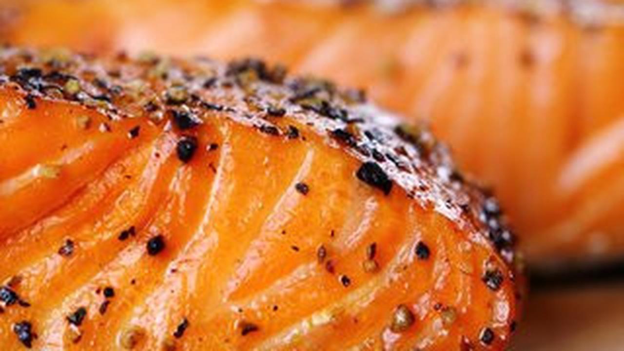 Ilustrasi smoked salmon.