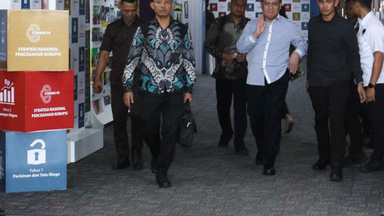 Ketua Komisi Pemberantasan Korupsi (KPK) nonaktif Firli Bahuri tak banyak bicara setelah menjalani pemeriksaan oleh Dewan Pengawas KPK, Selasa (5/12/2023). Firli diperiksa&nbsp;terkait laporan dugaan pelanggaran etik pertemuan dan pemerasan terhadap manta