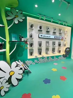 Intip kolaborasi tumbler ikonik dengan dunia karakter yang playful bersama Stanley 1913 dan ZO&FRIENDS.