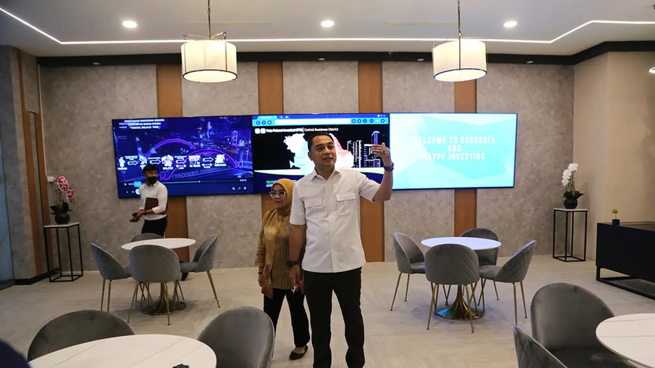 Eri Cahyadi saat meninjau MPP Siola. (surabaya.go.id)