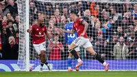 Benjamin Sesko dan Bryan Mbeumo merayakan gol kedua Manchester United dalam pertandingan Premier League melawan Sunderland di Stadion Old Trafford, Manchester, Inggris, Sabtu, 4 Oktober 2025. (Foto AP/Dave Thompson)