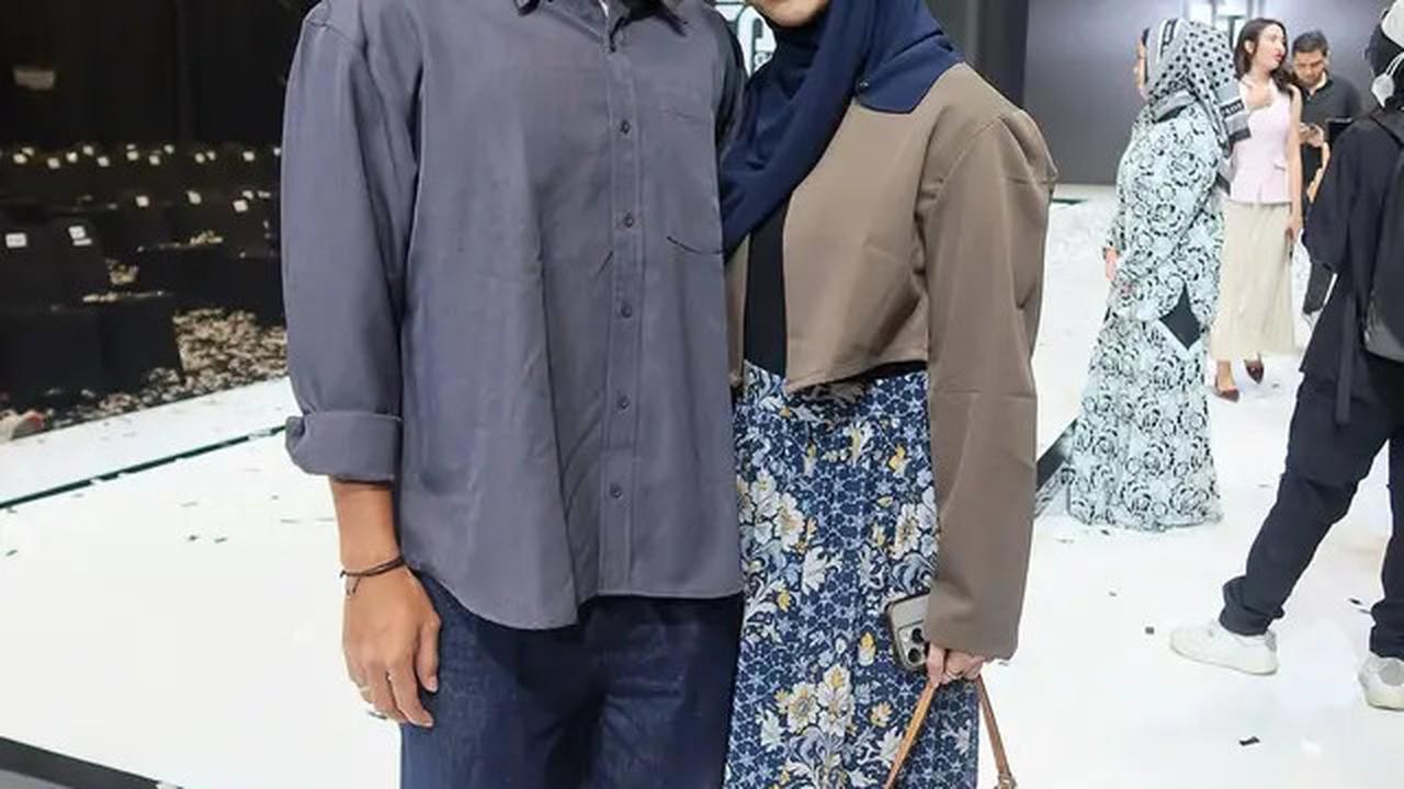 Tanpa Serba Hitam, Adiba Khanza Keluar dari Zona Nyaman dengan Outfit Bernuansa Biru Saat Hadiri Fashion Show
