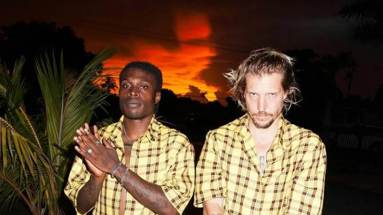Stylist Post Malone Rilis Koleksi Dress untuk Pria, Begini Penampakannya