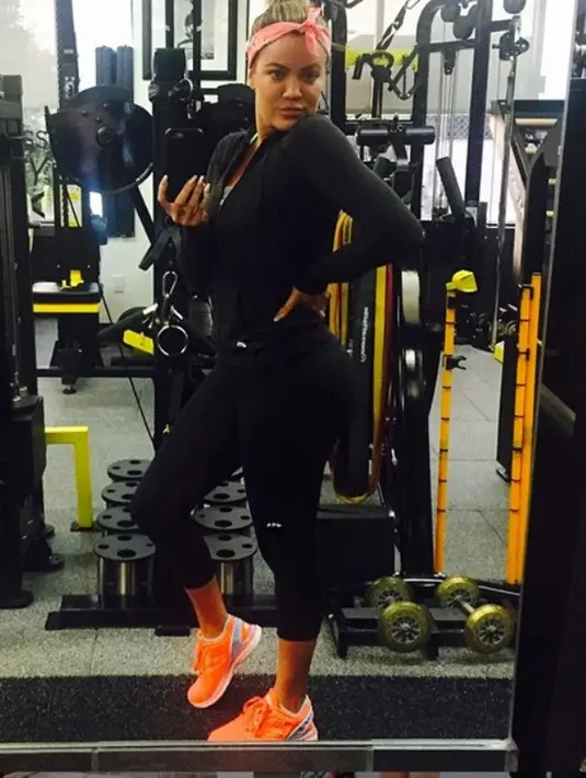 Tak menggunakan makeup. Ini Khloe Kardashian saat olahraga. (instagram/khloekardashian)