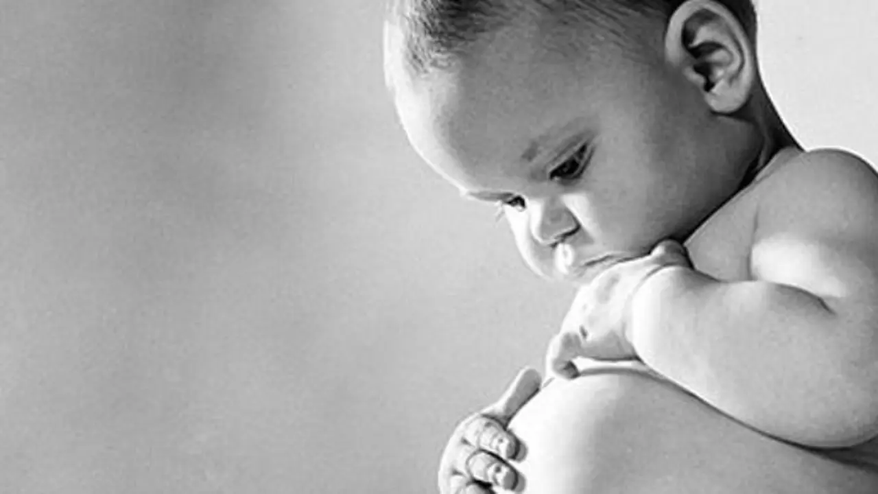Menakjubkan! Bayi Perempuan Ini Mengandung Saudara Kembarnya