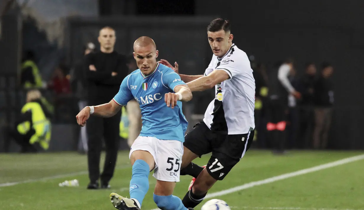 <p>Duel Udinese versus Napoli berakhir antiklimaks dengan skor 1-1. (Andrea Bressanutti/LaPresse via AP)</p>