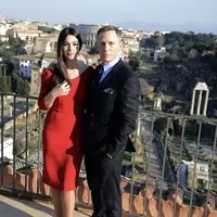 Aktris cantik, Monica Bellucci akan menjadi lawan main Daniel Craig dalam film ‘Spectre’. Monica berperan sebagai Lucia, seorang janda yang misterius. (Bintang/EPA)