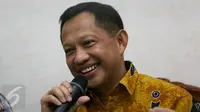 Calon Kapolri Komjen Pol Tito Karnavian saat menerima kunjungan Komisi III DPR di kediamannya di Pasar Minggu, Jakarta, Rabu (22/6).  (Liputan6.com/Johan Tallo)