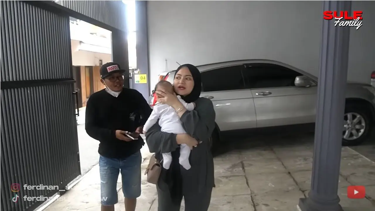 Ajak Baby Adzam ke Kampung Halaman, Ini 8 Potret Rumah Orangtua Sule di Cimahi