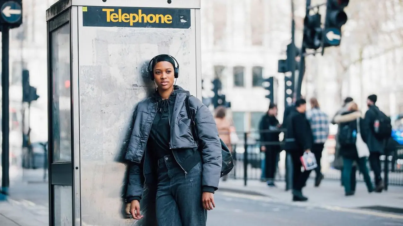 Salah satu pertunjukkan mode yang paling berpengaruh di dunia adalah London Fashion Week. Yuk simak street style dari sana.