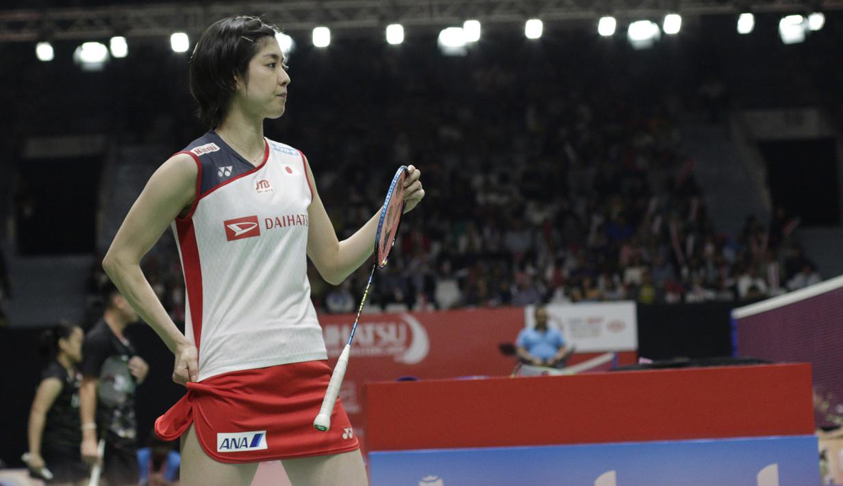 Ganda putri Jepang, Ayane Kurihara, tampak fokus saat melawan ganda Jepang lainnya pada Indonesia Masters 2019 di Istora Senayan, Jakarta, Selasa (22/1). Gondo / Kurihara gagal lolos ke babak kedua. (Bola.com/M. Iqbal Ichsan)