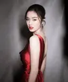Nong Poy pancarkan aura elegan dengan makeup flawless yang memiliki fokus utama pada bibir bold. [IG: @poydtreechada}.