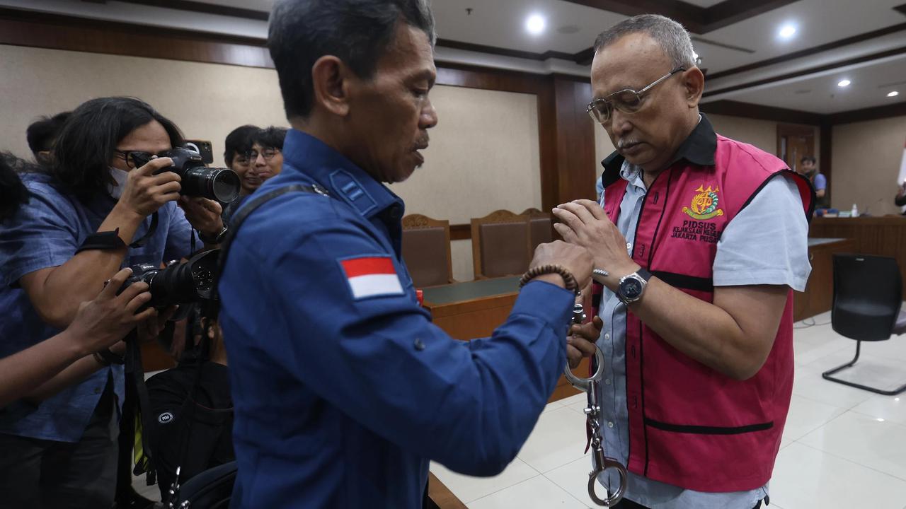 FOTO: Tiga Terdakwa Kasus  Korupsi Minyak Mentah  Dituntut Penjara 8 Tahun hingga 14 Tahun