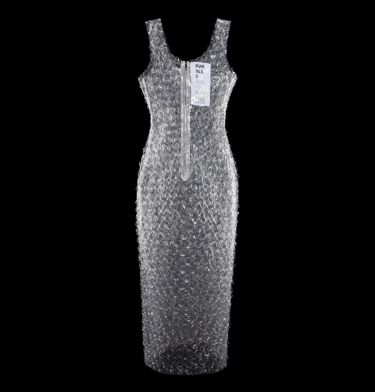 Baju berbahan Bubble Wrap milik ZNWR