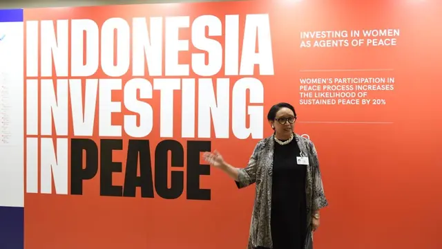 Menteri Luar Negeri RI Retno Marsudi membuka pameran foto bertema "Menabur Benih Perdamaian (Investing in Peace)" yang diselenggarakan pada Senin 6 Mei 2019 di Markas PBB New York (kredit: Kementerian Luar Negeri RI)