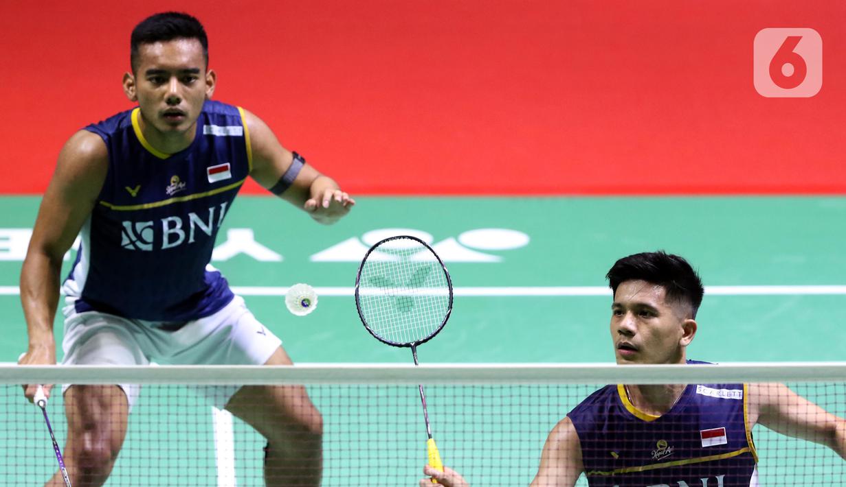 Pramudya Kusumawardana/ Yeremia Erich Yoche Yacob Rambitan unggul 18-21, 21-19, 23-21. (Liputan6.com/Helmi Fithriansyah)