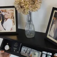 Menyimpan benda-benda penting, kamu butuh laci canggih ini. (Via: youtube.com)