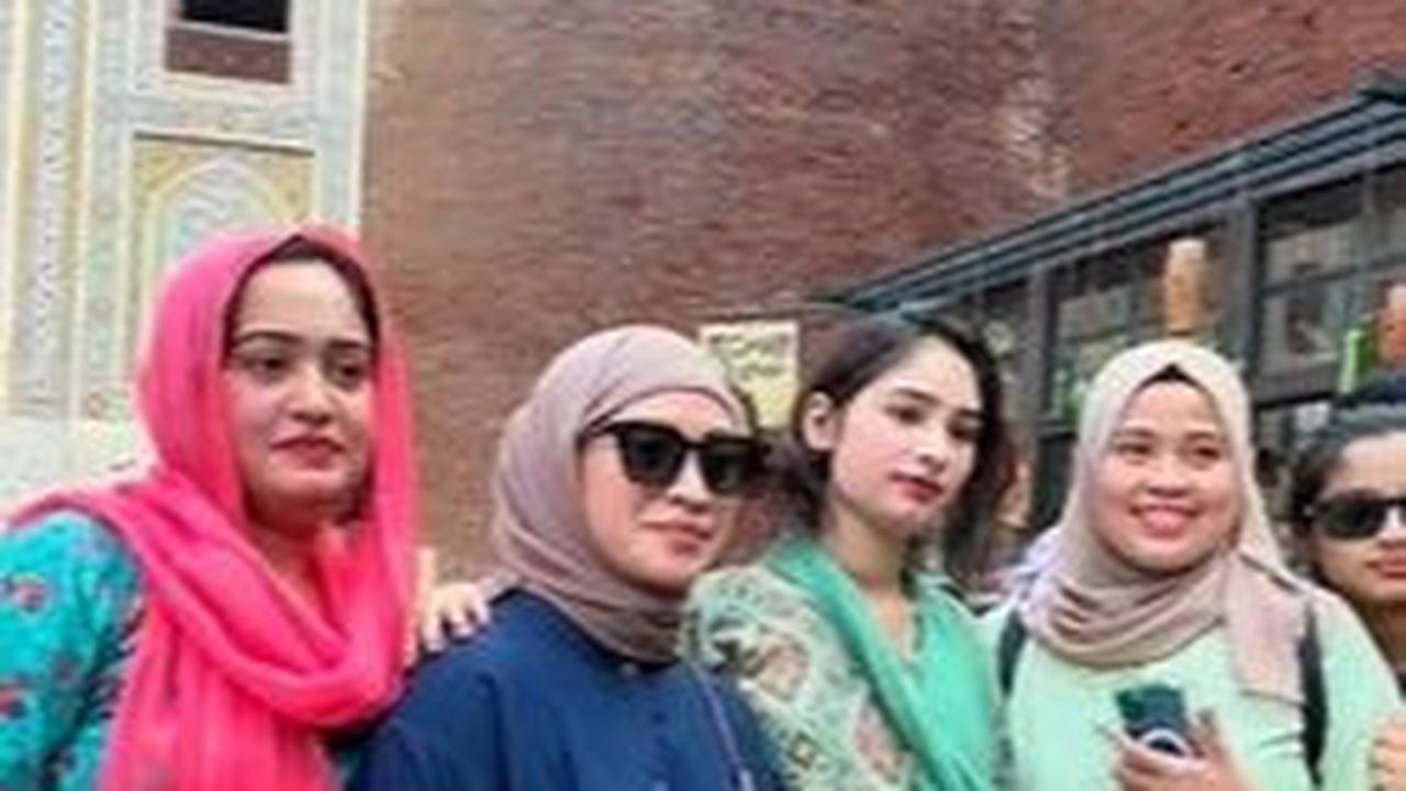 Berasa Jadi Artis Orang Indonesia Jalan-jalan Ke Pakistan Warga Lokal Antri Minta Foto Bersama