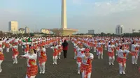 Presiden Jokowi dan Wapres JK ikut meramaikan senam poco-poco pecahkan rekor dunia.