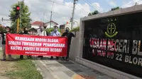 Warga yang tergabung dalam Gerakan Rakyat Menggugat (GERAM) menuntut penuntasan kasus pungutan janggal di RSUD dr R Soetijono Blora. (Liputan6.com/ Ahmad Adirin)