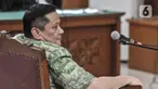 Terdakwa Irjen Napoleon Bonaparte saat menjalani sidang putusan kasus penganiayaan Muhammad Kosman alias M Kace di Pengadilan Negeri Jakarta Selatan, Kamis (15/9/2022).
Irjen Bonaparte divonis 5 bulan 15 hari penjara terkait kasus penganiayaan Youtuber M Kace di Rumah Tahanan (Rutan) Bareskrim Polri pada Agustus 2021 lalu. (merdeka.com/Iqbal Septian Nugroho)