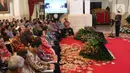 Presiden Joko Widodo menyampaikan arahan saat penyerahan Daftar Isian Pelaksanaan Anggaran (DIPA) dan Daftar Alokasi Transfer Daerah serta Dana Desa  Tahun 2020 di Istana Negara, Kamis (14/11/2019). Jokowi menyerahkan DIPA kepada kepada kementerian, lembaga, dan daerah. (Liputan6.com/Angga Yuniar)