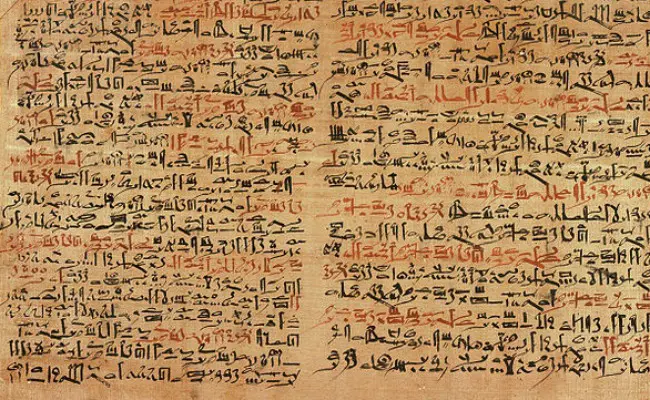 Ilustrasi Edwin Smith Papyrus dari masa Mesir Kuno. (Sumber Wikimedia/ranah publik)