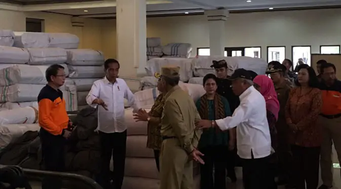 Menteri PUPR, Basuki Hadimuljono turut mendampingi Presiden Jokowi meninjau Pos Komando Penanganan Darurat Bencana di Tanah Ampo, Kabupaten Karangasem, Bali.