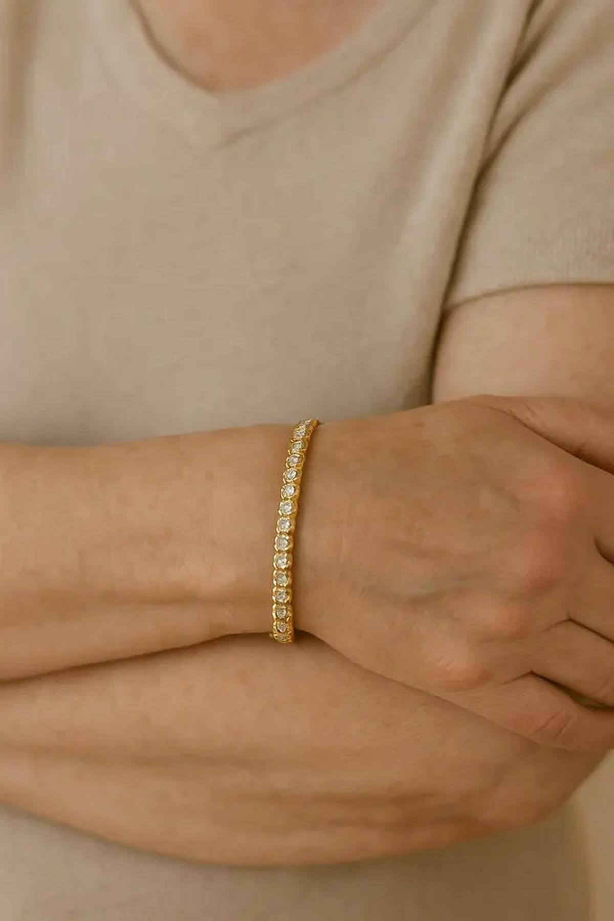 15 Model Gelang Emas untuk Usia 50 Tahun ke Atas, Pilihan Anggun dan Elegan di Segala Acara