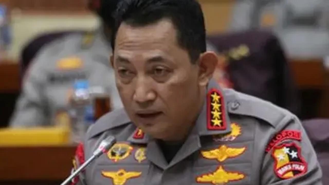 Namun demikian, Kapolri belum bisa bicara banyak terkait perkara ini. Dia berjanji segala perkembangan yang telah dikantongi polisi akan disampaikan.