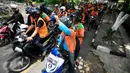 Sejumlah juru parkir melakukan konvoi usai mengikuti audiensi dengan anggota DPRD Kota Yogyakarta,(17/6).Dalam audeinsi,juru parkir meminta solusi relokasi lahan parkir di Jl Malioboro yang akan di tutup pada awal pril 2016.(Boy Harjanto)