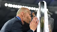 Pelatih Real Madrid, Zinedine Zidane, mengaku tidak percaya timnya tiga kali (hattrick) memenangi trofi Liga Champions (dok. UEFA).