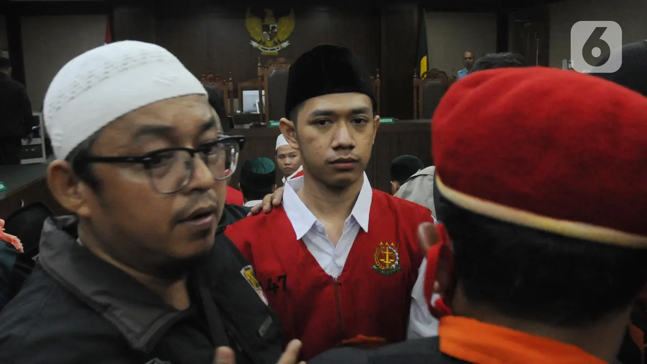 Luthfi Si Pembawa Bendera Jalani Sidang Perdana