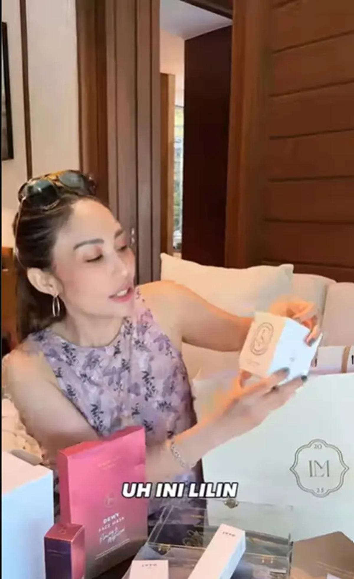 Intip Pilihan Souvenir Bridesmaid ala Luna Maya, Mulai dari Skincare hingga High Heels