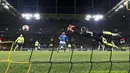 Borussia Dortmund harus menelan pil pahit saat menjamu wakil Skotlandia, Rangers, pada leg pertama play-off babak 16 besar Liga Europa di Signal Iduna Park. (AP/Martin Meissner)