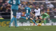 Berita video highlights La Liga 2017-2018, Valencia vs Real Madrid, dengan skor 1-4. This video presented by BallBall.