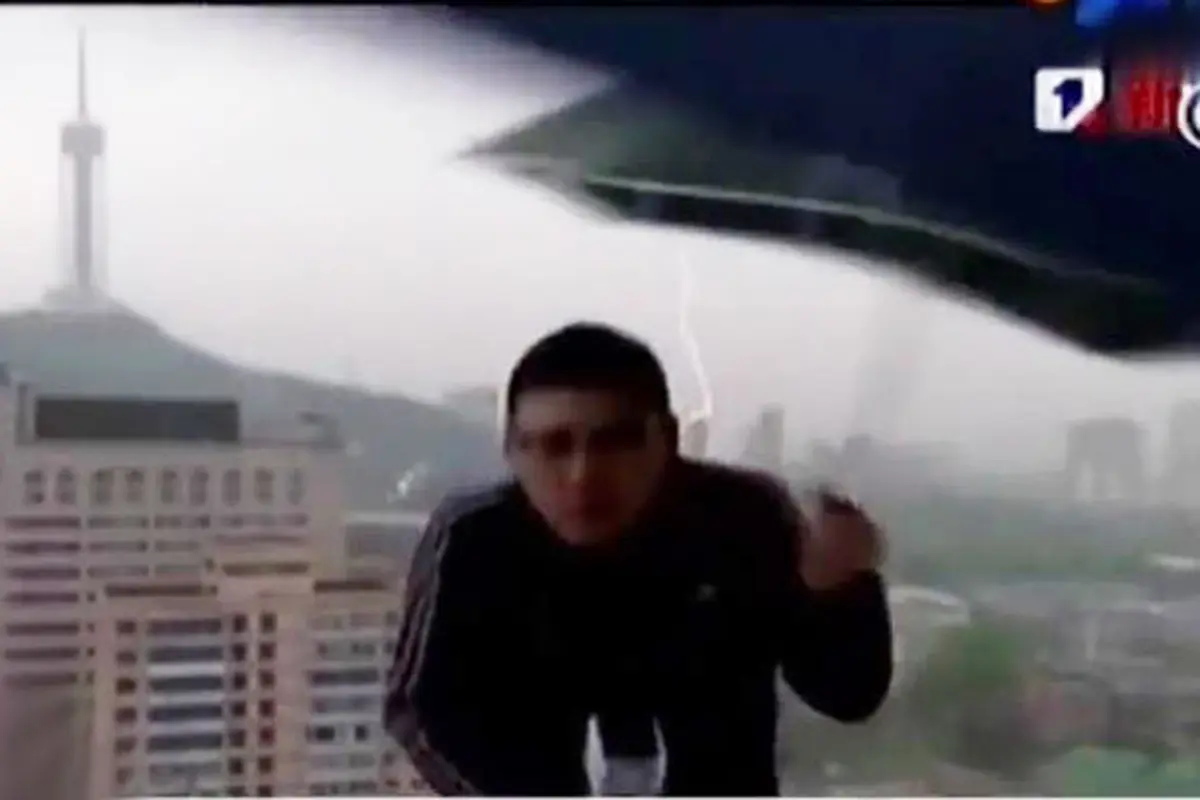 Segmen 3: Reporter Tersambar Petir di China 